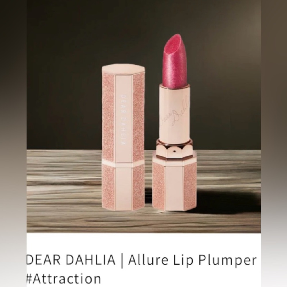Pink Lipstick with Plumping Effect